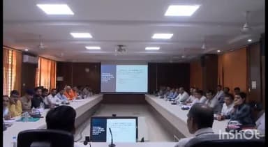 ખંભાળિયા: વાડીનાર ખાતે યોજાનાર મોકદ્રીલ અંગે કલેકટર કચેરી ખાતે કલેકટર ની ઉપસ્થિતિમાં આયોજન અંગે યોજાઇ બેઠક