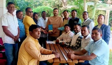 बूरमू: बुढ़मू प्रखंड फुटबॉल टूर्नामेंट 2025 के आयोजक ने आजसू सुप्रीमो सुदेश महतो से की मुलाकात