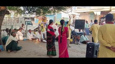 ಕಂಪ್ಲಿ: ಪಂಚ ಗ್ಯಾರಂಟಿ ಯೋಜನೆ ಕುರಿತು ಸಣಾಪುರ ಗ್ರಾಮದಲ್ಲಿ ಬೀದಿ ನಾಟಕ