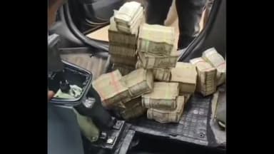 മാനന്തവാടി: മാനന്തവാടി ചെറ്റപ്പാലത്ത്നിന്ന് 3 കോടിയിലധികം കുഴൽപ്പടവുമായി മുഖ്യസൂത്രധാരനടക്കം 5 പേർ പിടിയിൽ