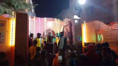 सहसवान जहांगीराबाद में कामेश्वर धाम मंदिर पर शिव पुराण कथा वाचक की जा रही है जिसमें गोपाल महेश्वरी कुकू सक्सेना आदि लोग