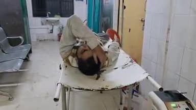 धनघटा: मानवता हुई शर्मसार: पिता की तबीयत बिगड़ने पर अस्पताल ने छोड़ा लावारिस, 10 वर्षीय बेटे ने संभाली इलाज की जिम्मेदारी