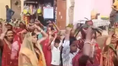 राजापाकर: राजापाकर उत्तरी पंचायत के वार्ड नंबर 7 में अष्टयाम यज्ञ के लिए निकली भव्य कलश यात्रा