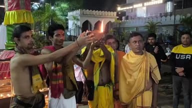 ବାରିପଦା ମ୍ୟୁନିସିପାଲଟି: ଦ୍ୱିତୀୟ ଶ୍ରୀକ୍ଷେତ୍ରରେ ଦେବ ଦୀପାବଳି ଅନୁଷ୍ଠିତ; ପିତୃପୁରୁଷଙ୍କୁ ଦୀପଦାନ କଲେ ମହାପ୍ରଭୁ