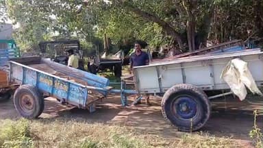 கண்டச்சிபுரம்: வீரபாண்டி கிராமத்தில் தென்பெண்ணை ஆற்று மணல் கடத்தி வந்த இரண்டு மாட்டு வண்டிகள் பறிமுதல் மர்ம நபர்கள் தப்பி ஓட்டம்