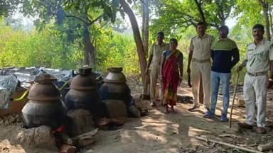 ବାରିପଦା ମ୍ୟୁନିସିପାଲଟି: ଗୋବର୍ଦ୍ଧନଷୋଳ ଅଞ୍ଚଳରୁ ଦେଶୀ ମଦ ଓ ମହୁଲ ପୋଚ ଜବତ, ଜଣେ ଗିରଫ