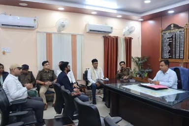 लखीसराय: जिला पदाधिकारी ने लखीसराय बाजार में जाम की समस्या को लेकर समाहरणालय स्थित कार्यालय में की बैठक