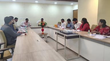 ବଲାଙ୍ଗୀର: ସର୍କିଟ୍ ହାଉସ୍ କନ୍ଫରେନ୍ସ ହଲ୍ରେ PR&DW ବିଭାଗର ସଚିବଙ୍କ ସମୀକ୍ଷା ବୈଠକ