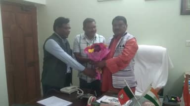 ବାରିପଦା ମ୍ୟୁନିସିପାଲଟି: ଗୁରୁ ଗୋମକେଙ୍କୁ ଭାରତ ରତ୍ନ ପ୍ରଦାନ ଦାବି ନେଇ ଭୁବନେଶ୍ୱର ଠାରେ କେନ୍ଦ୍ରମନ୍ତ୍ରୀଙ୍କୁ ଭେଟିଲେ ପଣ୍ଡିତ ରଘୁନାଥ ମୁର୍ମୁ ହେରିଟେଜ ଟ୍ରଷ୍ଟ