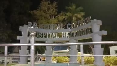 ବଲାଙ୍ଗୀର: ଯେଆଇଟିମ କଲେଜ ଛାତ୍ରଙ୍କୁ କଲେଜ ନିକଟରେ ଥିବା ପୁଲିଆରେ ଧାରୁଆ ଅସ୍ତ୍ରରେ ଆକ୍ରମଣ ଯୁବକ ମେଡିକାଲରେ ଭର୍ତ୍ତି