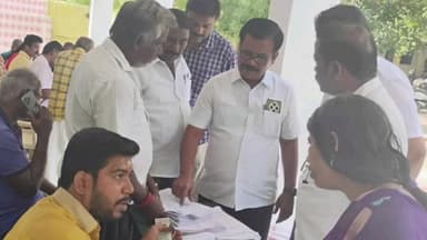 சிவகாசி: மாநகராட்சி பகுதியில் 4,6வது வார்டுகளில் நடைபெற்ற சிறப்பு தீவிர திருத்த பணிகள் முகாமில் திமுக பிரமுகர்கள் ஆய்வு