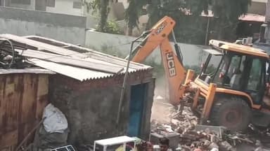 ધોળકા: ધોળકા નગરપાલિકા દ્વારા કલિકુંડ વિસ્તારમાંથી દબાણ દૂર કરાયું