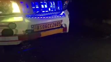 মৰাণ: ৰাইডাঙ উৰণীয়া সেঁতুৰ ওপৰত পথ দুৰ্ঘটনা, বলেৰ' আৰু পানী দিয়া টেংকাৰৰ মাজত হোৱা সংঘৰ্ষত আহত এজন