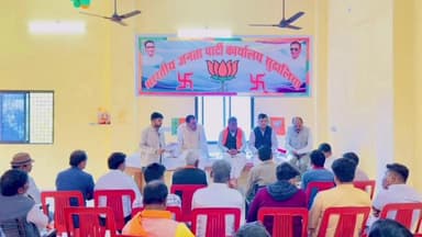 सुठालिया: विधायक कार्यालय सुठालिया में राज्यमंत्री नारायण सिंह पवार ने मतदाता सूची पुनरीक्षण को लेकर कार्यकर्ताओं संग की बैठक