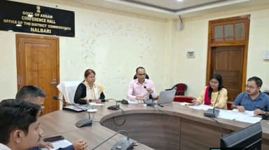 নলবাৰী: জিলা আয়ুক্ত কাৰ্যালয়ত মন্ত্ৰী অজন্তা নেওঁগৰ জিলা আয়ুক্তৰ উপস্থিতিত বৈঠক বিভাগৰ বিষয়া কৰ্মচাৰীৰ উপস্থিতিত