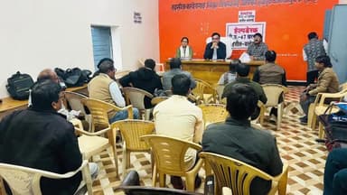 टीकमगढ़: टीकमगढ़ कलेक्टर ने तहसीलों में एसआईआर कार्य के लिए हैल्पडेक्स स्थापित करने हेतु बैठक आयोजित की