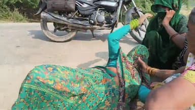 फिरोजाबाद नारखी घर पर बिजली विभाग की लापरवाही लाइन मैन ने लिया शटडाउन तार जोड़ते समय शटडाउन को खोल दिया हुई घटना।
#कथा ...