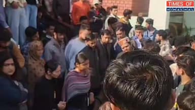 केंद्रीय संस्कृत विश्वविद्यालय बलाहर में बुनियादी सुविधाओं के अभाव को लेकर छात्रों का धरना, निदेशक ने मानी मांगे ।।
#ti...