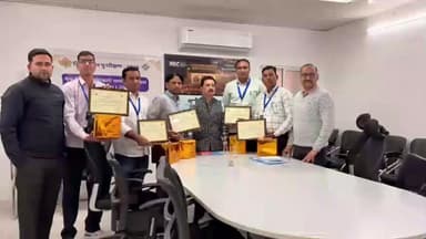 खींवसर: खींवसर के बीएलओ को जिला निर्वाचन अधिकारी ने किया सम्मानित