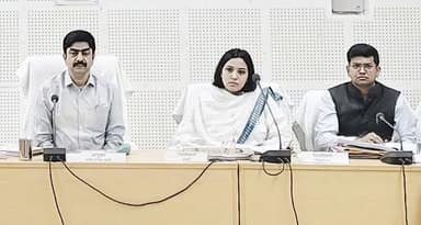 बस्ती ,उत्तर प्रदेश 20 नवंबर 2025
मंडलायुक्त बस्ती अखिलेश सिंह की अध्यक्षता में विकास कार्यो की मासिक मण्डलीय समीक्षा ब...