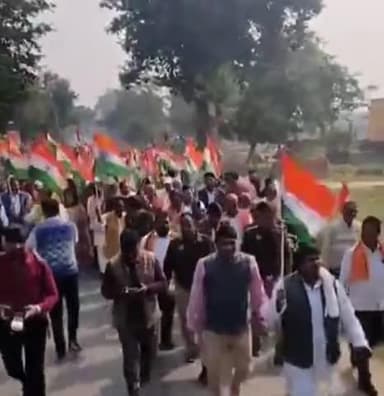 सलेमपुर विधानसभा के एकता यात्रा में रहा।