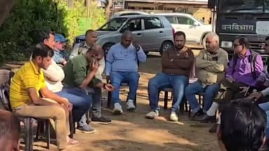 फरसाबहार: नवजात को शव वाहन न मिलने पर प्रशासन की लापरवाही पर पत्रकारों का फूटा गुस्सा