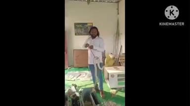 बस्ती: बस्ती जिले के बड़े बन के पास एक घर में निकला एशिया का सबसे जहरीला सांप, मौके पर पहुंची रेस्क्यू टीम