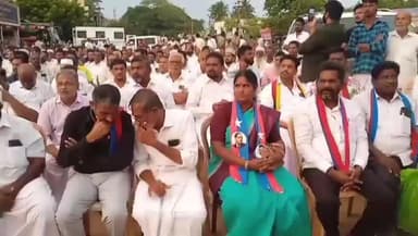 மணமேல்குடி: அம்மாபட்டினத்தில் வட்டாட்சியரை கண்டித்து இஸ்லாமியர்கள் மற்றும் VCK வினர் கண்டன ஆர்ப்பாட்டத்தில் ஈடுபட்டனர்