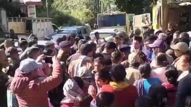 पौड़ी: खंडाह में राष्ट्रीय राजमार्ग पर आक्रोशित ग्रामीणों ने लगाया जाम, महिला के हत्यारे गुलदार को मारने की उठाई मांग