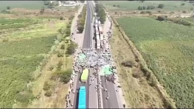 గుడిహత్నూరు: బోరాజ్ వద్ద జాతీయ రహదారి దిగ్బంధం.. భారీగా ట్రాఫిక్ జాం