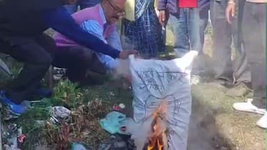 पौड़ी: सरकार के कर्मचारियों के लिए नो वर्क नो पे के आदेश के खिलाफ पौड़ी मुख्यालय में कांग्रेस ने किया विरोध प्रदर्शन