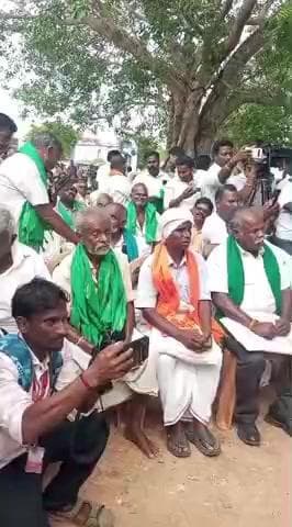 வீரகேரளம்புதூர் ஊத்துமலையில் பாஜக மாநில தலைவர் நயினார் நாகேந்திரன் விவசாயிகளிடம் கருத்து கேட்டறிந்தார்