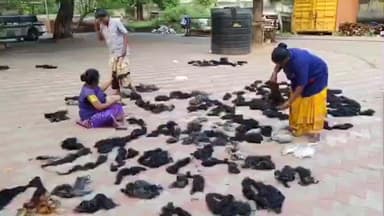 பழனி: தண்டாயுதபாணி சுவாமிக்கு பக்தர்களால் செலுத்தப்பட்ட முடிகாணிக்கைகள் தரம் பிரிக்கும் பணி நடைபெற்றது