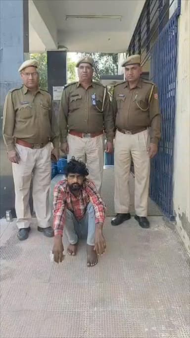 श्रीमान पुलिस अधीक्षक महोदय के निर्देशन में थाना मुंडावर की बड़ी कार्यवाही।
शराब गोदाम में पेट्रोल छिड़कर आगजनी के शातिर आरोपी नरेंद्र को किया #गिरफ्तार
प्रकरण के संबंध में आरोपी से की जा रही है गहनता से पूछताछ।