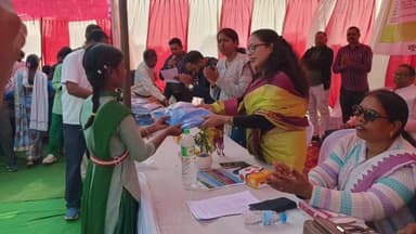 भंडरा: उदरंगी पंचायत में 'आपकी योजना आपकी सरकार आपके द्वार' शिविर आयोजित, बैठने व पेयजल व्यवस्था न होने से ग्रामीण परेशान