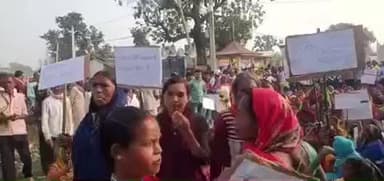 चिनिया: सुशील कोरवा हत्याकांड: आदिम जनजाति का उग्र प्रदर्शन, दो घंटे तक सड़क जाम