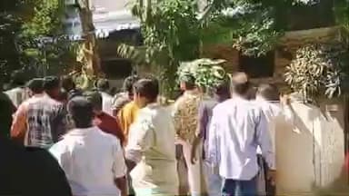 बिलोली: बिलोली येथे राष्ट्रवादीच्या महिला उमेदवार आणि उमेदवाराच्या पतीला घरात डांबून ठेवल्याने बिलोलीत राडा