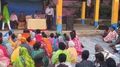 কাটোয়া ২: করুই বাসস্ট্যান্ড এলাকায় শুক্রবার বিকেলে তৃণমূল কংগ্রেসের SRI নিয়ে পথসভা অনুষ্ঠিত হলো