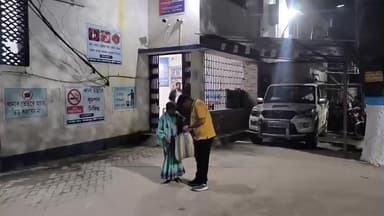 চোপড়া: শ্বাশুড়িকে মা বানিয়ে ভোটার তালিকায় জামাইয়ের নাম তোলার খবর প্রচারিত হতেই বিধবা অঞ্জলি দেবীর ওপর শারীরিকভাবে অত্যাচার