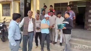 मनिया: उत्कृष्ट कार्य करने वाले बीएलओ को किया गया सम्मानित