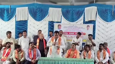 ತಿಕೋಟಾ: ಸೋಮದೇವರಹಟ್ಟಿ ಗ್ರಾಮದಲ್ಲಿ ರಸ್ತೆ ಅಭಿವೃದ್ಧಿ ಕಾಮಗಾರಿ ಭೂಮಿಪೂಜೆ ಮಾಡಿದ ಸಚಿವ ಎಂಬಿ ಪಾಟೀಲ್