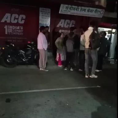 बड़सर: सलौनी बाजार में कार और मोटरसाइकिल के बीच टक्कर, हादसे में कोई हताहत नहीं हुआ, मौके पर पहुंची पुलिस