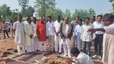 ધાનપુર: તાલુકાના ડભવા ઓકે પ્રાથમિક શાળાના નવીન છ વર્ગખંડોનું ખાતમુહૂર્ત કરતા ધારાસભ્ય બચુભાઈ ખાબડ