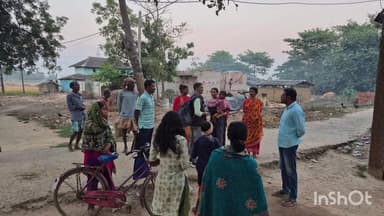 গলসি ২: সাটিনন্দী অঞ্চলের পোড়দিঘী গ্রামের আদিবাসী মানুষের সাথে SIR সংক্রান্ত বিষয়ে কথা বললেন ব্লক তৃণমূল সভাপতি