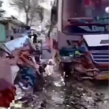 बमसन: तलाई गांव के पास बस और कार की जोरदार टक्कर, एक घायल,पुलिस घटना स्थल पर पहुंच कर जांच में जुटी