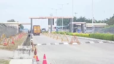 போச்சம்பள்ளி: சிப்காட் பகுதியில் இயங்கி வரும் ஷூ கம்பெனியில் ஆள் சேர்ப்பு முகாம் ஏராளமான பெண்கள் மற்றும் ஆண்கள் கலந்து கொண்டு விண்ணப்பித்தனர்