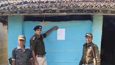 रुन्नी सैदपुर: रुन्नीसैदपुर पॉक्सो केस: न्यायालय के आदेश पर अभियुक्त के घर चिपकाया गया इश्तिहार