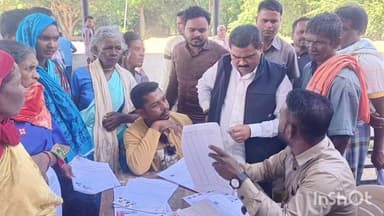 तोकापाल: चित्रकोट विधायक विनायक गोयल ने तोकापाल ब्लॉक के राजूर में मतदाता सूची के विशेष गहन पुनरीक्षण कार्य का किया निरीक्षण