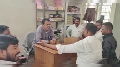 జడ్చర్ల: రాజాపూర్ మండల కేంద్రం శివారులో లిక్కర్ పరిశ్రమలో కార్మికులకు విద్యుత్ షాక్