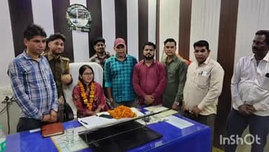 सरमथुरा: सरमथुरा नगरपालिका में नवनियुक्त ईओ विमलेश मीणा ने संभाला कार्यभार, नगरपालिका स्टाफ ने पुष्प भेंट कर किया स्वागत